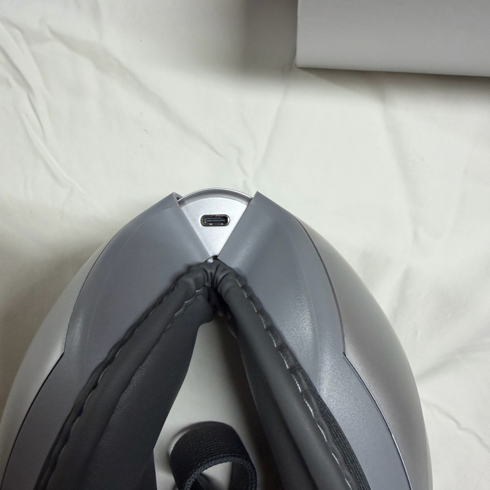 RENPHO Eyeis 2 Eye Massager in Silver - Picture 4 of 7